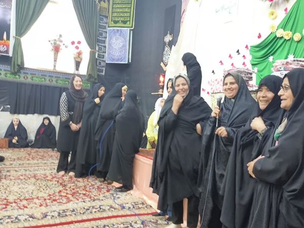 تجلیل از مادران شهید روستا در آیین روز مادر حسینیه علی اکبری فدافن 