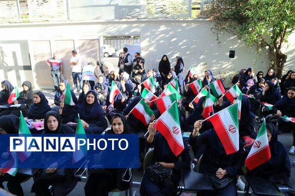 نواختن زنگ آغاز سال تحصیلی با حضور وزیر دادگستری 