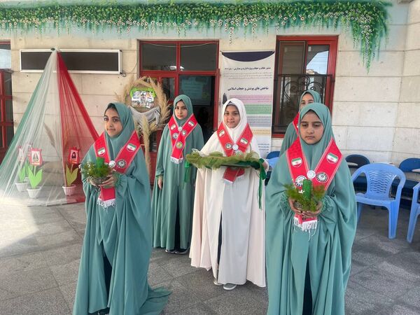 بازگشایی دبستان آرمینه مصلی نژاد همزمان با نواختن زنگ مهر وهفته  دفاع مقدس