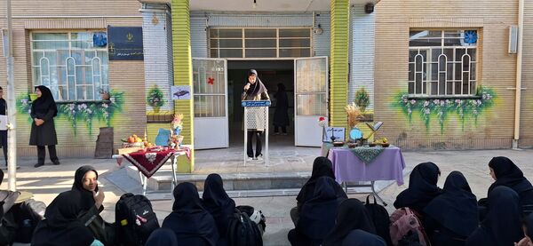 پاسداشت آیین کهن مهرگان در دبیرستان فرزانگان دوره اول