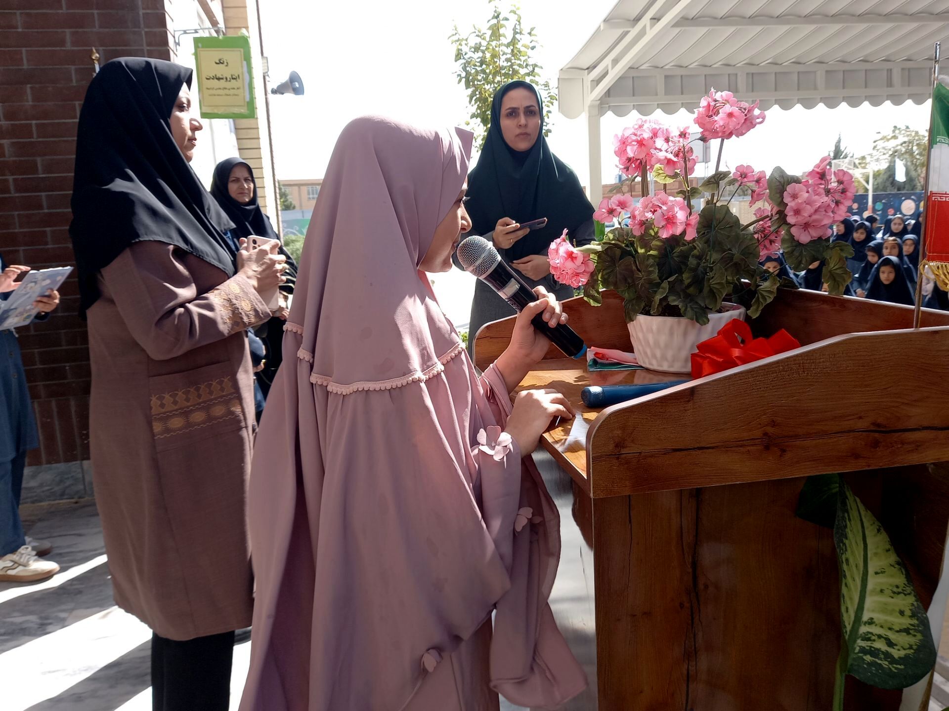 زنگ ایثار در دبستان فرهنگ مرحوم فرازمند نواخته شد
