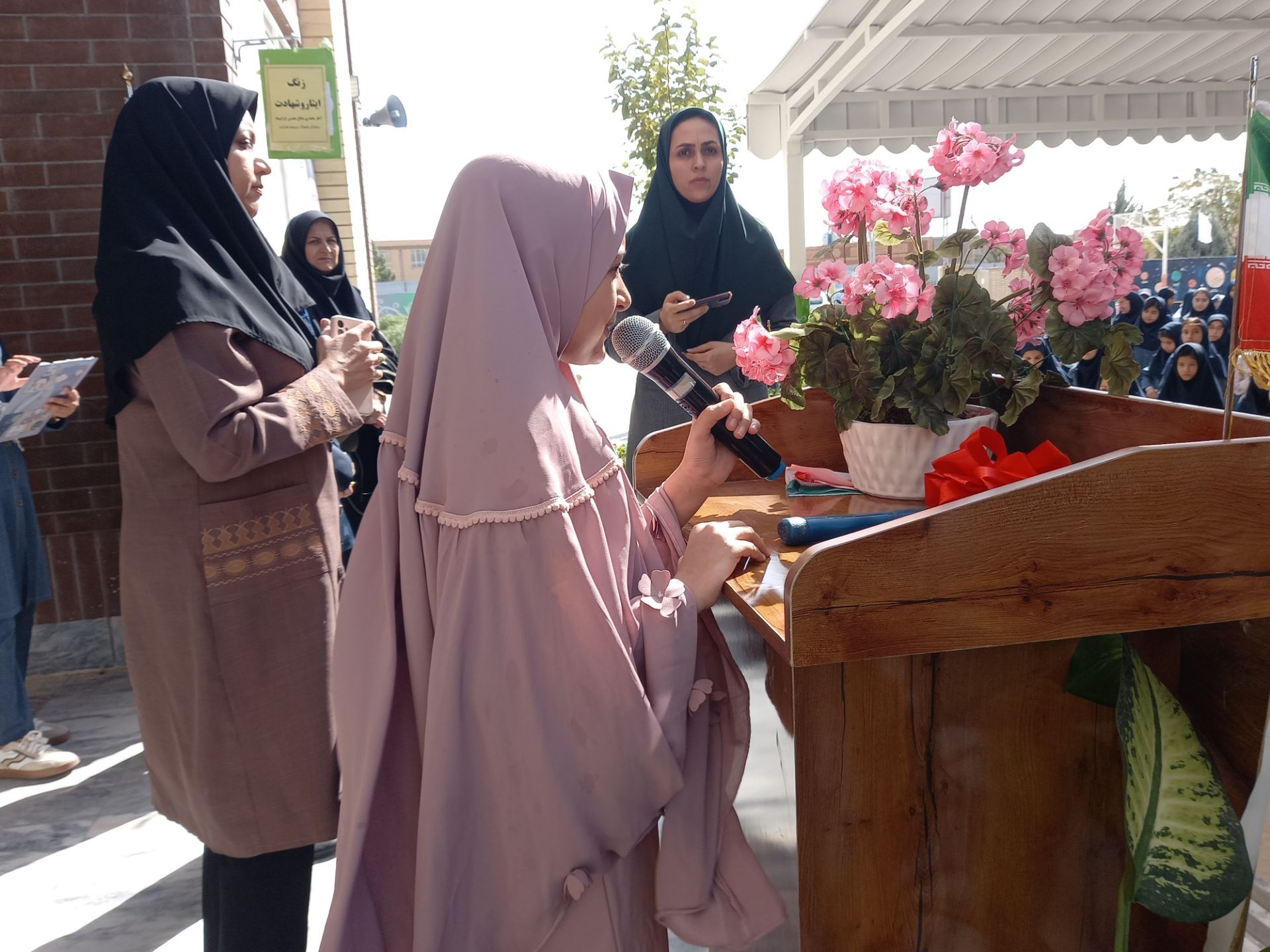 زنگ ایثار در دبستان فرهنگ مرحوم فرازمند نواخته شد