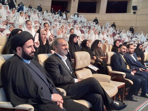 جشن تکلیف با شکوه ۲۰۰۰ نفره دانش‌آموزان کلاس سومی منطقه ۱۷