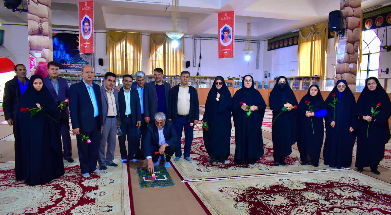 به مناسبت ولادت حضرت فاطمه زهرا (س)
آیین پیاده‌روی کارکنان آموزش و پرورش کهگیلویه و بویراحمد برگزار شد