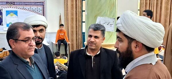 دیدار معاون سیاسی و اجتماعی فرمانداری  کاشمر با معتکفین دانش آموز مسجد جامع