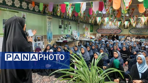 جشن با شکوه انقلاب در دبیرستان فدک منطقه ۱۲