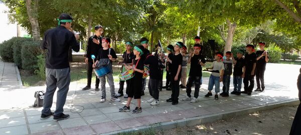 گردهمایی اعضای کانون پرورش فکری شماره 4 قم در جوار مزار شهید گمنام
