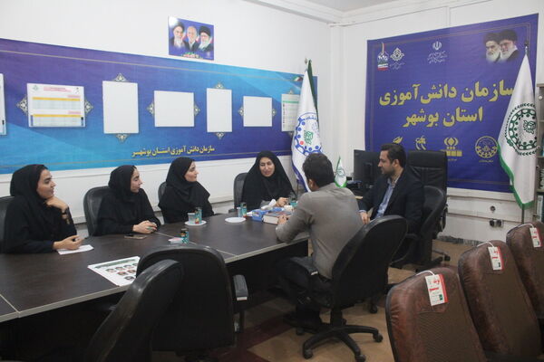 نشست هم‌اندیشی معاون پرورشی و تربیت‌بدنی آموزش‌ و پرورش شهرستان گناوه با رئیس سازمان دانش‌آموزی استان بوشهر 