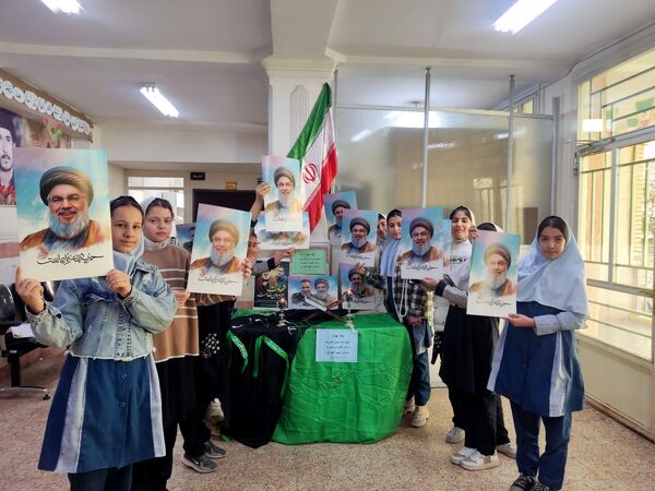 برپایی ایستگاه صلواتی در مدرسه شهید آقچه لو به مناسبت تشییع پیکر سید حسن نصرالله