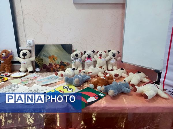 نمایشگاه مدرسه آرمانی هنر آسمانی در دبیرستان فرهنگ مرحوم فخرایی