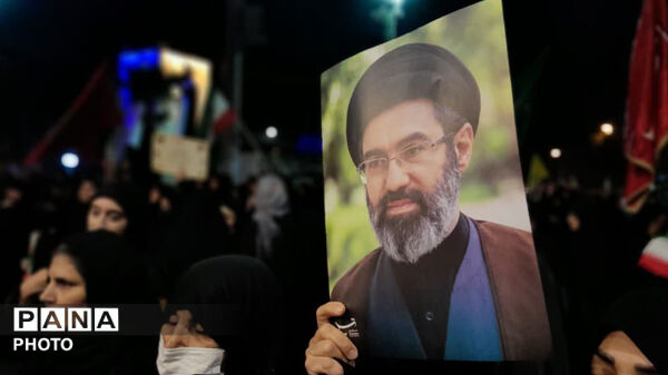 قلب‌های مردم به عشق وطن در  کوهدشت برای ایران، در هفتاد و هشتمین قرار شبانه
