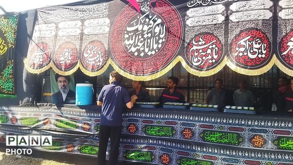 موکب شرکت  ایران شرق در محور نیشابور - مشهد میزبان مسافران و زائران تشییع رهبر شهید در مشهد
