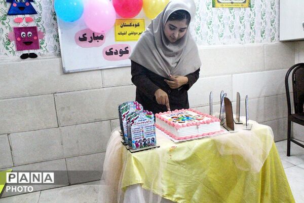 جشن لبخند و کودکی در دبستان آشیانه