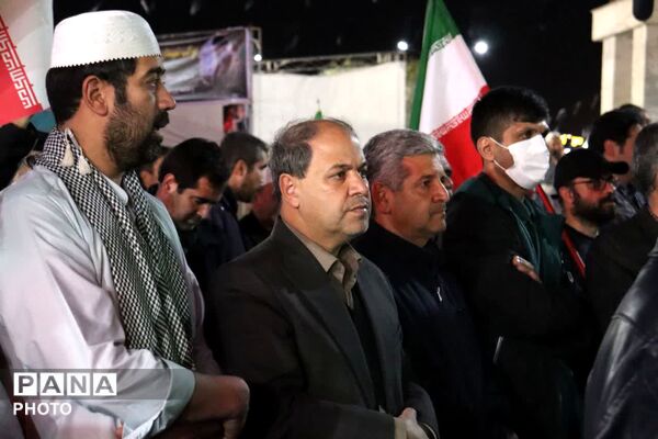 تجمع مردم انقلابی بندرترکمن در میدان مختومقلی