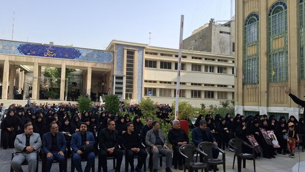 حضور پرشور فرهنگیان منطقه ۱۴ در مراسم تشییع پیکرهای شهدای جنگ ۱۲ روزه