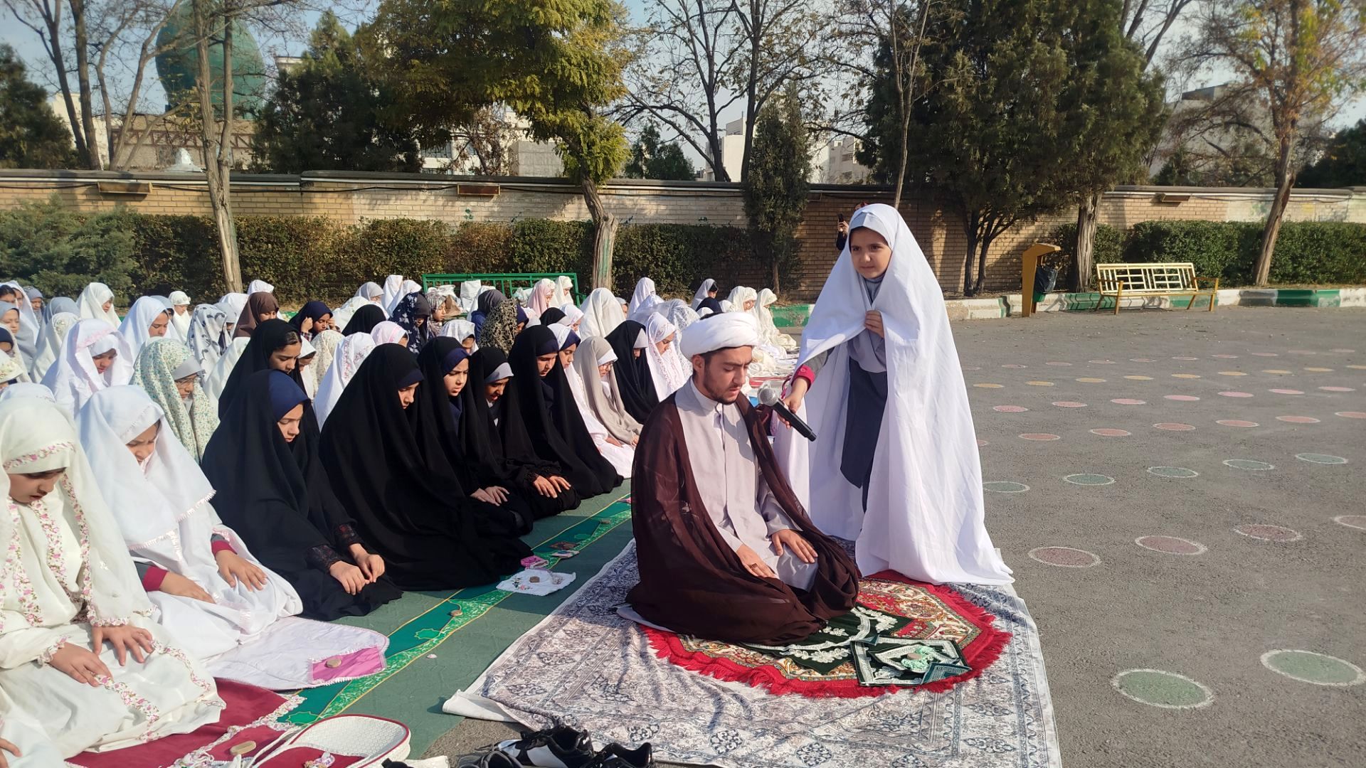 نماز طلب باران، همخوانی زمین و آسمان در دبستان پنجم مهر