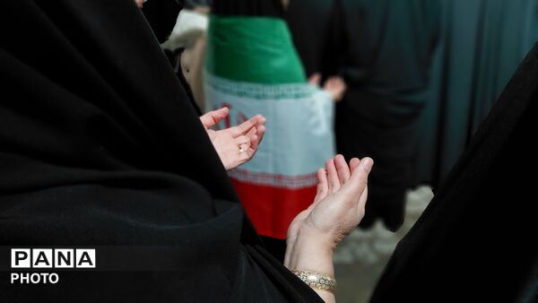 از خاکستر دشمن، نور امید می‌تراشیم