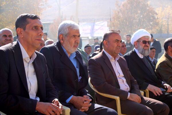 آیین کلنگ زنی مدرسه شش کلاسه در شهرستان بن