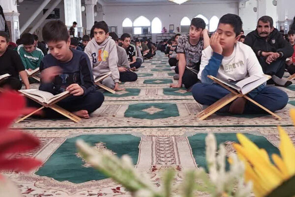 دیدار مدیر آموزش و پرورش شهرستان آباده با دانش‌آموزان معتکف 