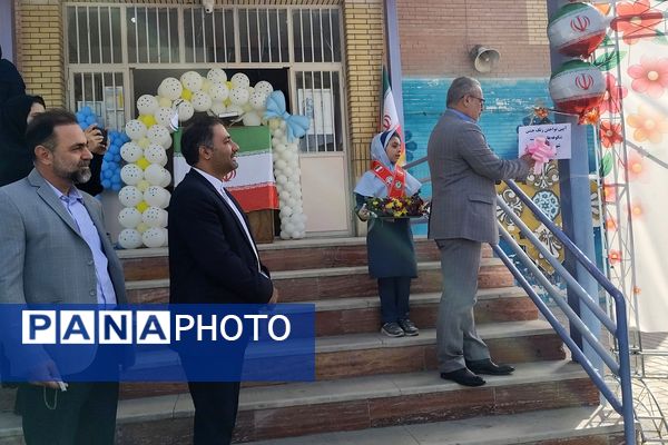 جشن شکوفه‌ها در مدرسه آیین روشن شهریار با حضور مدیریت آموزش و پرورش شهریار