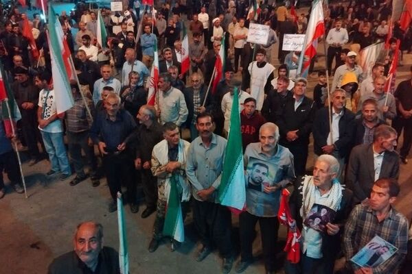  دویست و سومین شب تجمعات «بیعت با رهبری» در نورآباد با تجدید میثاق و نماز استغاثه 