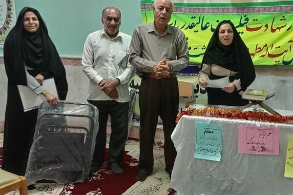 تجلیل از کارکنان دبیرستان متوسطه دوم سمیه شهر سعدآباد