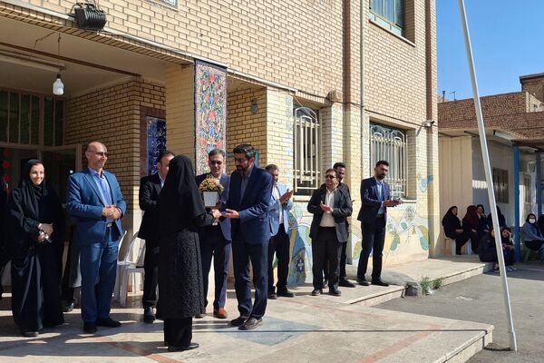 بازدید معاون پرورشی و فرهنگی اداره‌کل شهرستانهای استان تهران از جشنواره انار در هنرستان ام‌البنین ورامین