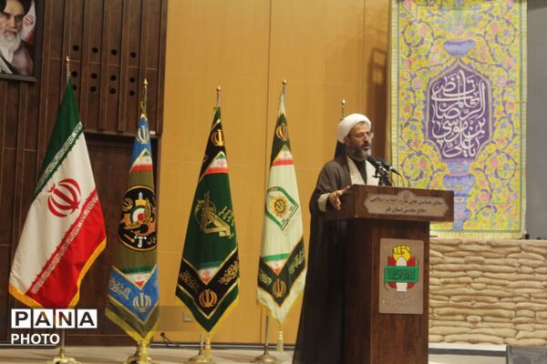 رونمایی از نخستین جلد دانشنامه دفاع مقدس استان قم