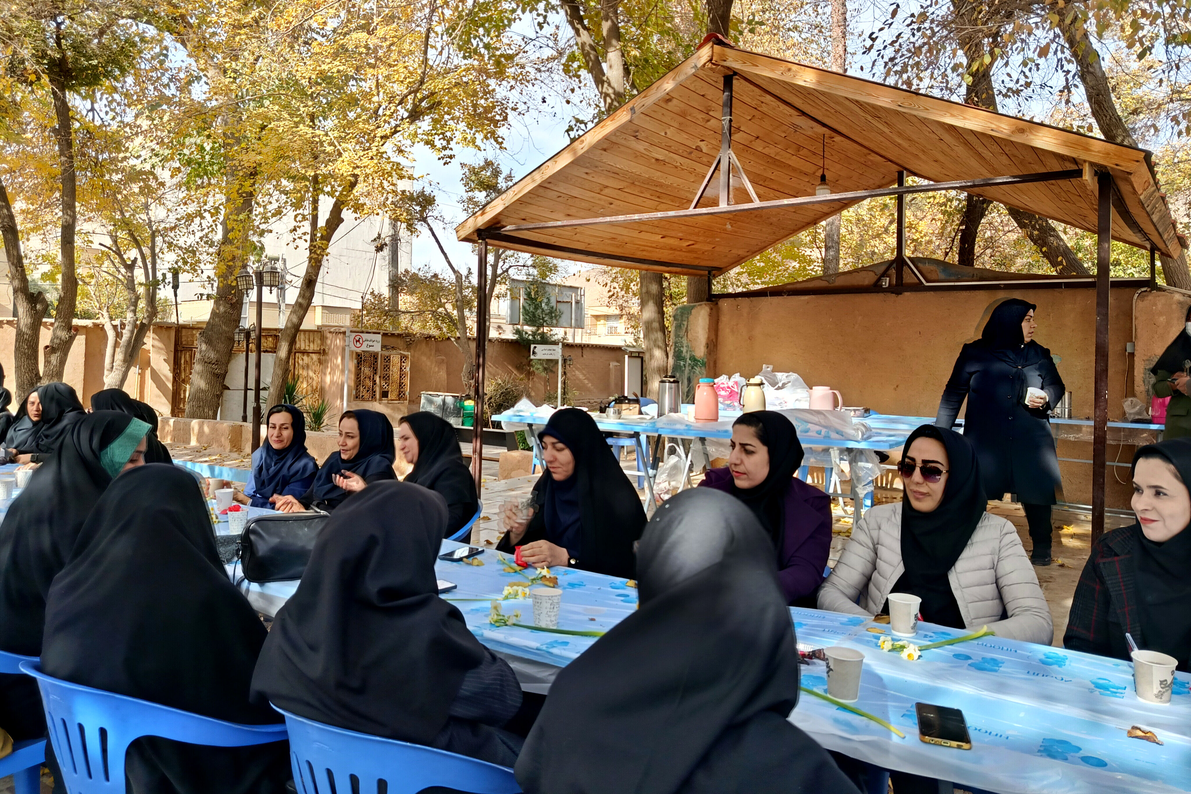 محفل صمیمی کارکنان اداری ناحیه ۴ شیراز به مناسبت روز زن