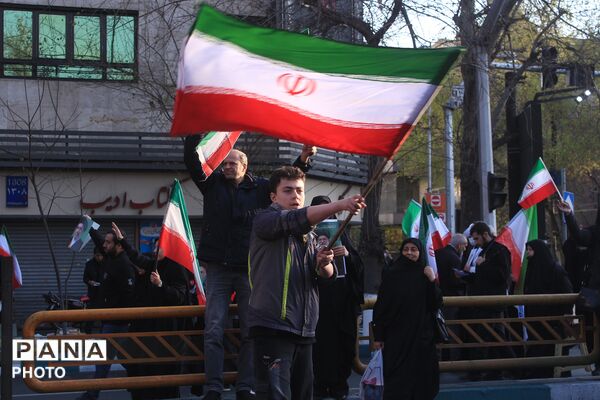 بیعت مردم تهران با سومین رهبر انقلاب