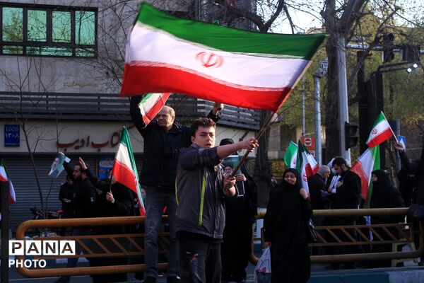 بیعت مردم تهران با سومین رهبر انقلاب