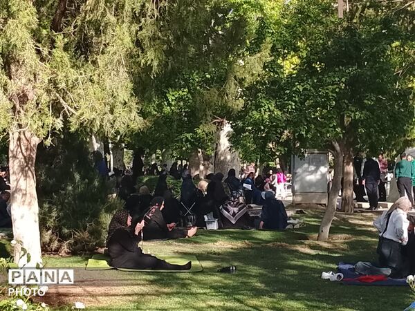 عرفه روز نیایش در همدان