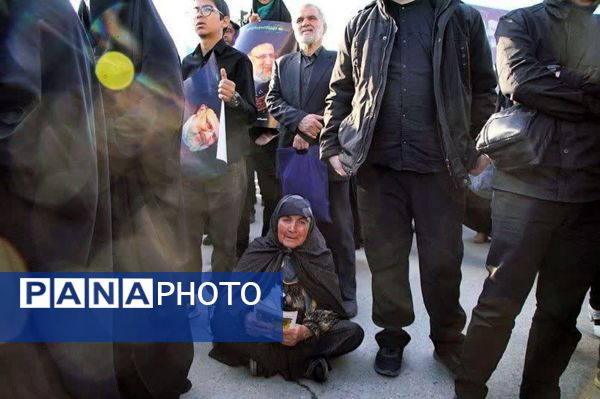 عزاداری مردم مشهد به مناسبت شهادت خادم الرضا(ع)، آیت الله رئیسی و همراهان ایشان