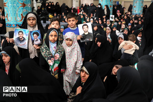 لحظه‌های ماندگار دیدار دانش‌آموزان با رهبر شهید انقلاب
