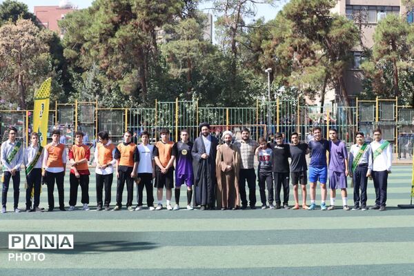 مسابقات فوتبال جام شهید آرمان در دبیرستان ماندگار البرز