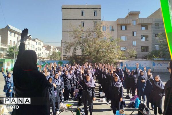جشن «جوانه‌ها»؛ آغاز یک مسیر تازه برای هفتمی‌های دبیرستان هدی 