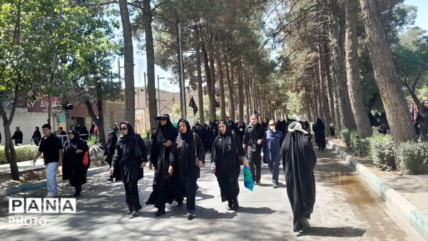 عاشقان حسینی ( ع) به یاد پیاده روی اربعین در نیشابور پیاده روی کردند-۳