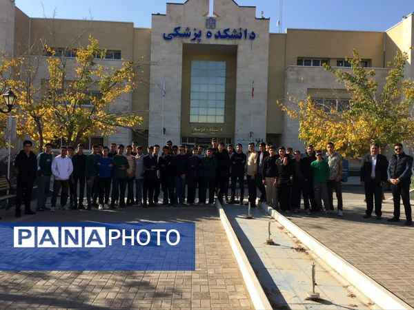 بازدید دانش آموزان دبیرستان نمونه آیت‌الله خامنه‌ای از دانشکده پزشکی دانشگاه فردوسی مشهد