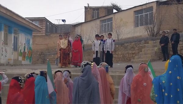 حماسه دانش‌آموزان شهید امامی  میانکوه در راهپیمایی ۲۲ بهمن 