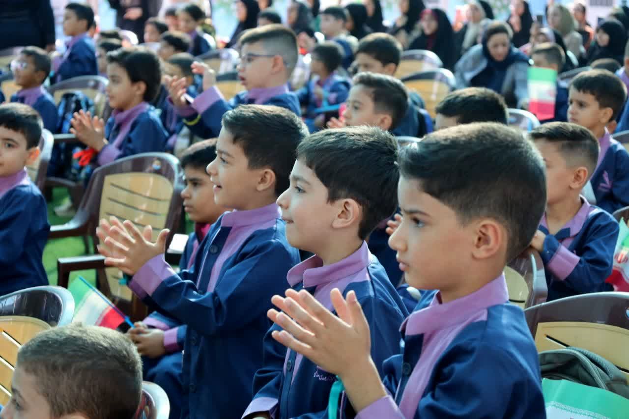 نواخته شدن زنگ شکوفه‌ها در دبستان محمد مهدی صالحی یزد