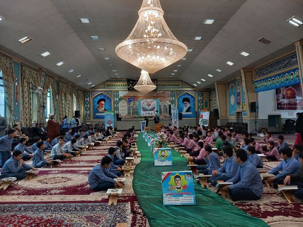 محفل انس با قرآن دانش‌آموزان دبیرستان نمونه زنده یاد زرتاش شهرستان خلیل آباد