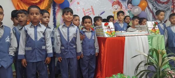 جشن شکوفه ها درمدرسه مرحوم زرتاش شهرستان خلیل آباد 