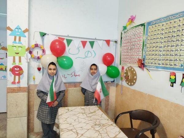 برنامه های فجر انقلاب در آموزشگاه بنیاد۱۵ خرداد ابرکوه