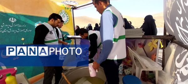 موکب «عشاق الحسین(ع)» در مسیر پیاده‌روی جاماندگان اربعین شازند 