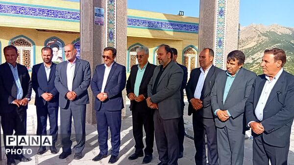 غبار رویی گلزار شهدا با حضور معاون پرورشی و فرهنگی ورزات آموزش و پرورش در یاسوج 