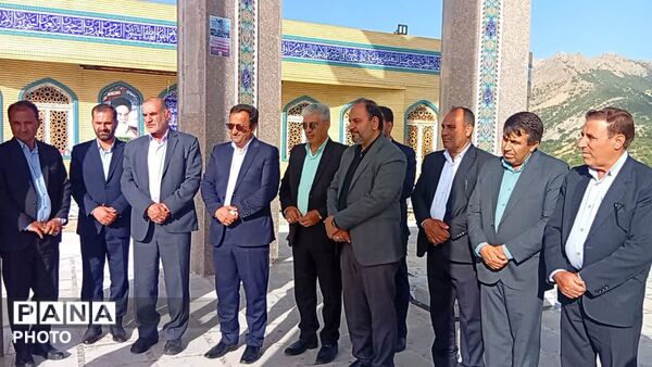 غبار رویی گلزار شهدا با حضور معاون پرورشی و فرهنگی ورزات آموزش و پرورش در یاسوج 