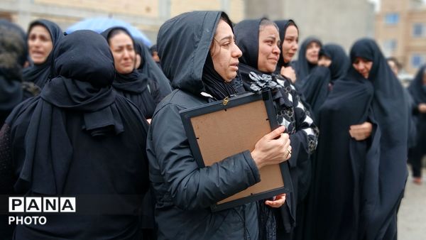 مراسم تشییع شهید مدافع وطن داود خزایی در شهر فیروزان