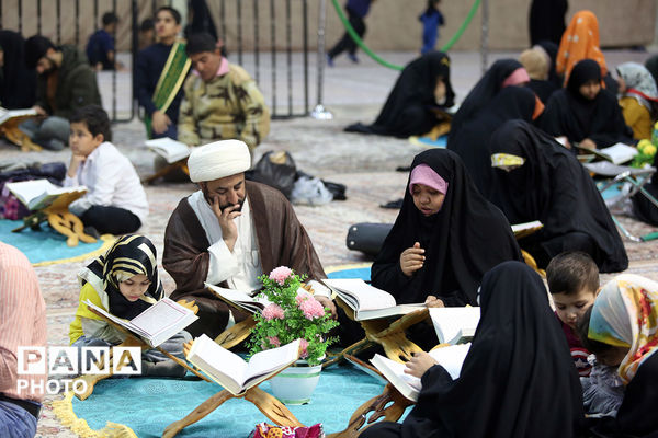 جزءخوانی خانوادگی قرآن کریم در حرم حضرت معصومه(س)