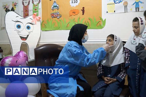 آموزش بهداشت دهان و دندان در مدرسه شهدای ۱۵ خرداد