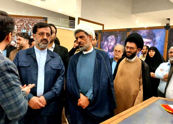 نمایشگاه «در لباس سربازی»